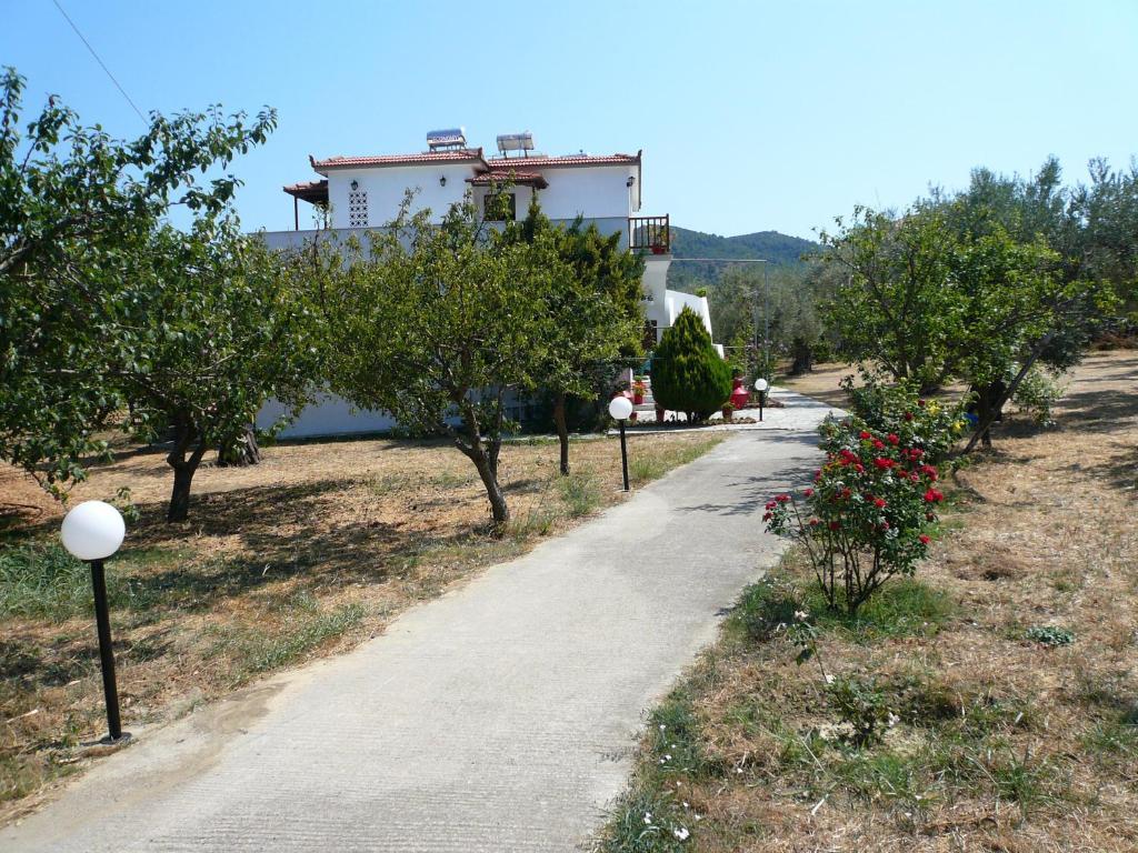 Liossis Rooms & Apartments Skopelos Town Exterior photo